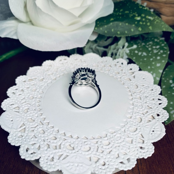 Beautiful Blue Halo 925 Silver CZ Statement Ring, Elegant - Picture 8 of 10